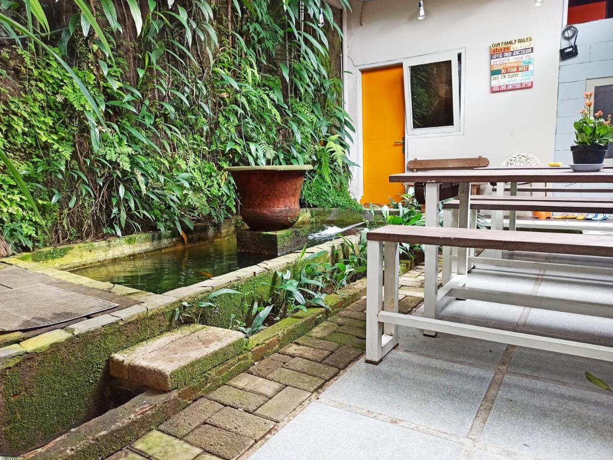 Jeng Tini Guest House Bogor Exterior photo